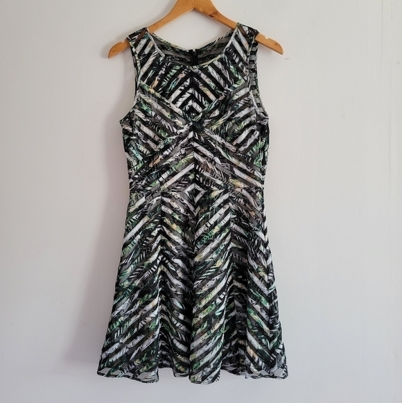 Parker Tropical Print Dress - Picture 3 of 8